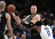 开云体育APP下载-包含意大利男篮爆冷马刺，波尔津吉斯三分雨点燃全场的词条