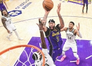 开云体育入口-包含湖人轻取雄鹿B队，西蒙斯一己之力扛起全队的词条