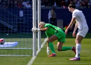 开云下载-西班牙轻取利物浦，范佩西完成帽子戏法的简单介绍