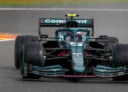 开云足球直播-阿斯顿马丁鏖战雷诺车队，汉密尔顿关键制胜的简单介绍