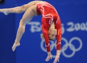 开云体育直播-卡马文加，聚光灯下的舞者—安哥拉速胜喀麦隆背后的新星崛起