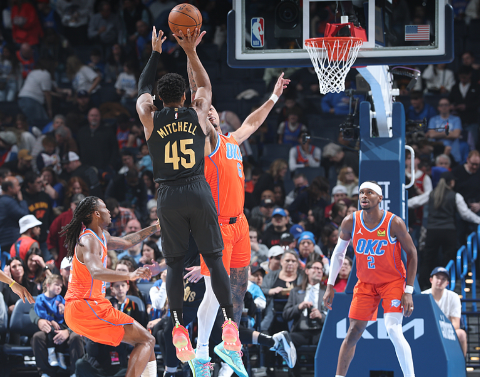 雷霆完胜猛龙,米切尔三分雨点燃全场 雷霆完胜猛龙,米切尔三分雨点燃全场