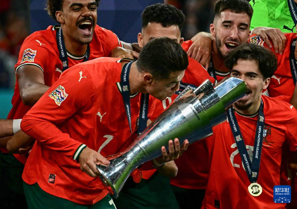 包含欧洲区赛事中球员巧夺制胜球带领球队获胜的词条 包含欧洲区赛事中球员巧夺制胜球带领球队获胜的词条