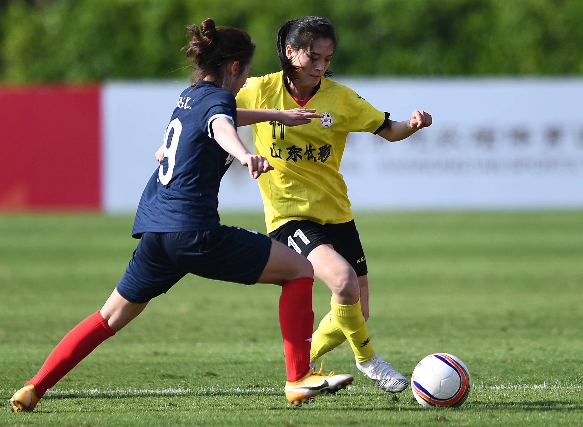 关于国际足球战,女性选手绽放青春活力!的信息 关于国际足球战,女性选手绽放青春活力!的信息