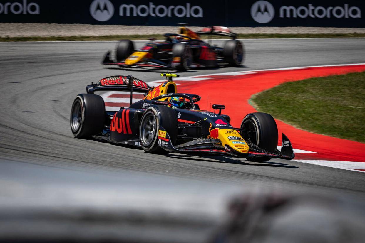 关于红牛车队完胜雷诺车队,维斯塔潘高光表现的信息 关于红牛车队完胜雷诺车队,维斯塔潘高光表现的信息