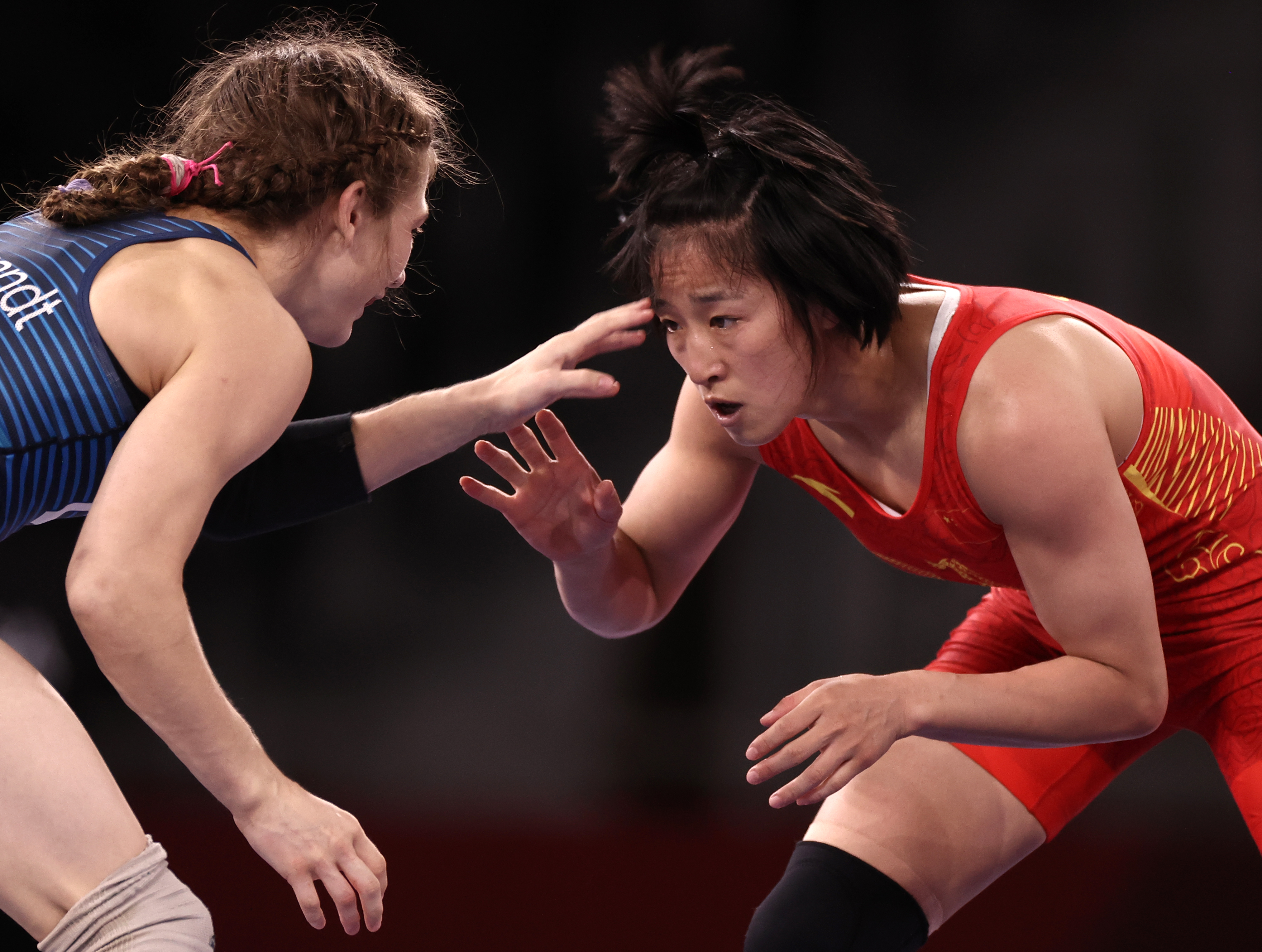 秘鲁拳击选手实现逆袭，夺得领奖的简单介绍