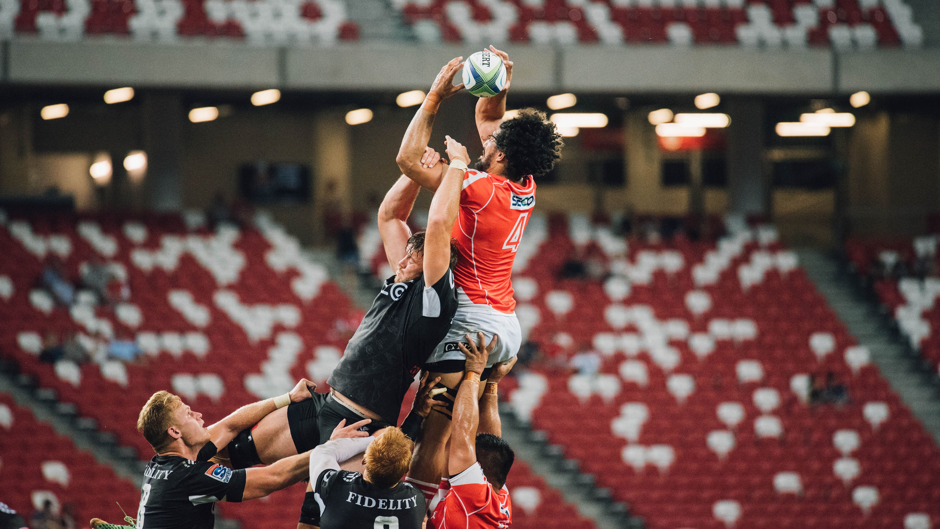 赛道与球场,F1年度争冠焦点战与森林狼碾压76人的双重奏