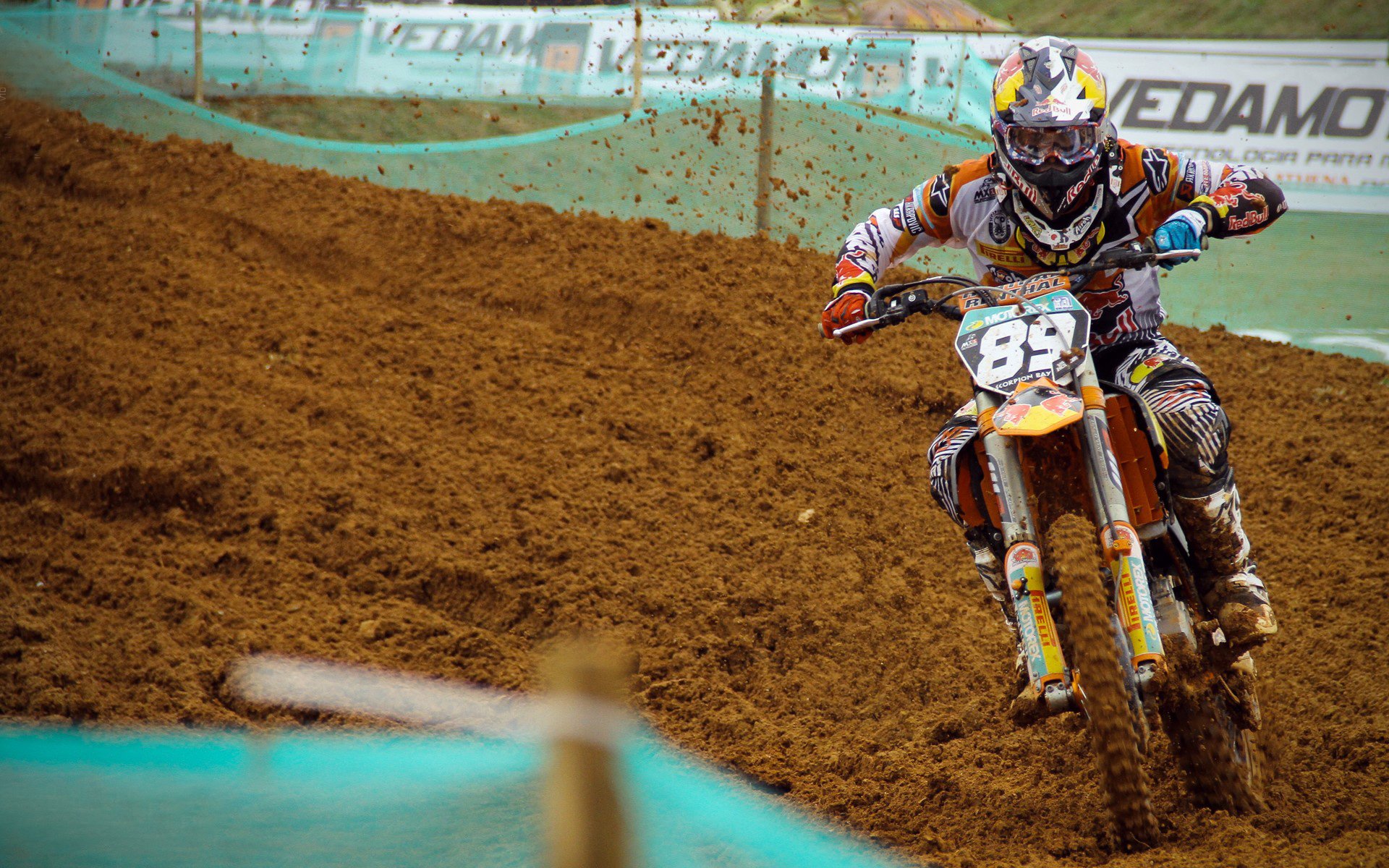 羽翼与掌控，当老鹰的传说照进绿茵场