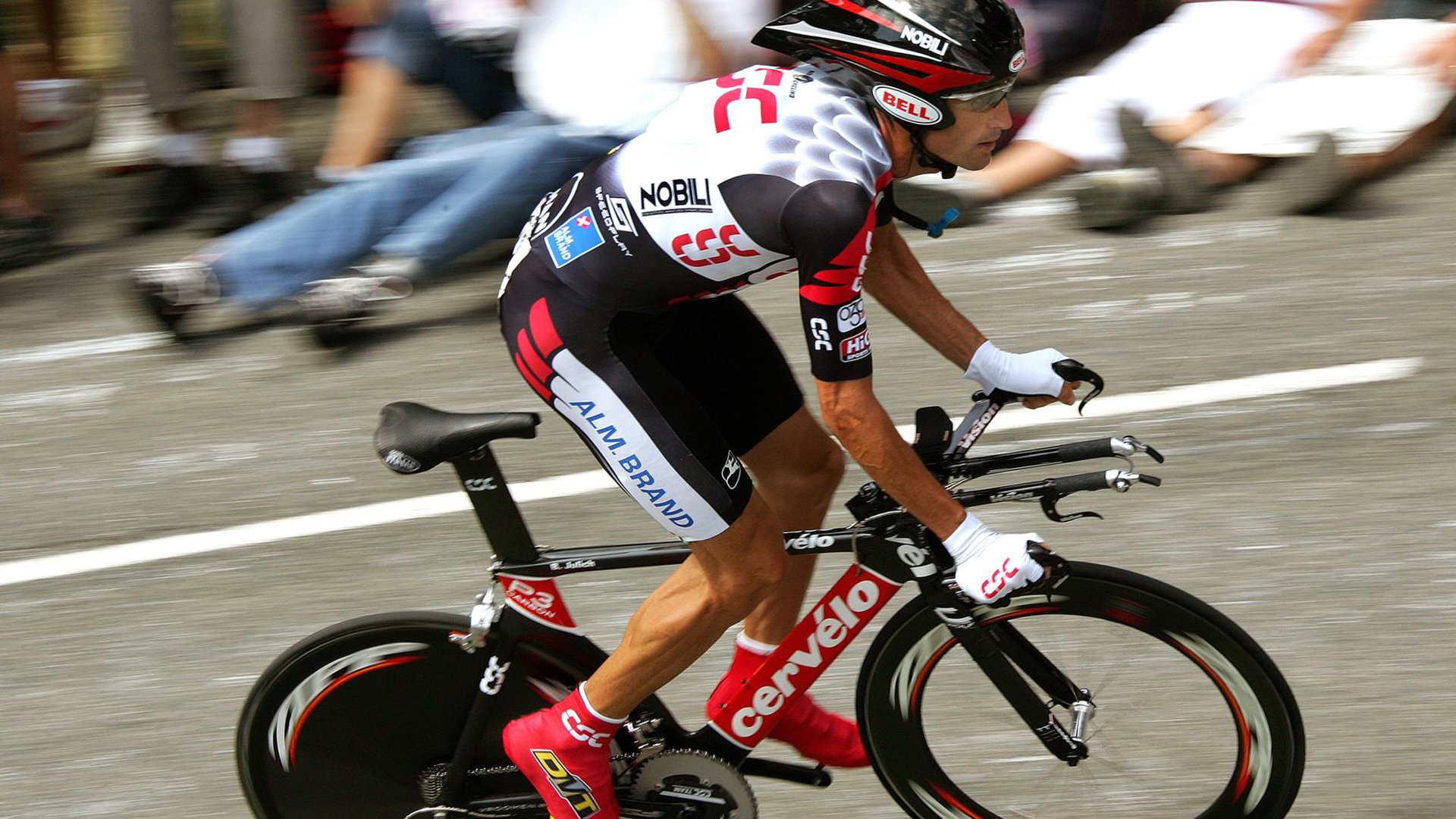 法网逆转拉沃尔杯，德约科维奇点燃赛场，定义网坛唯一性