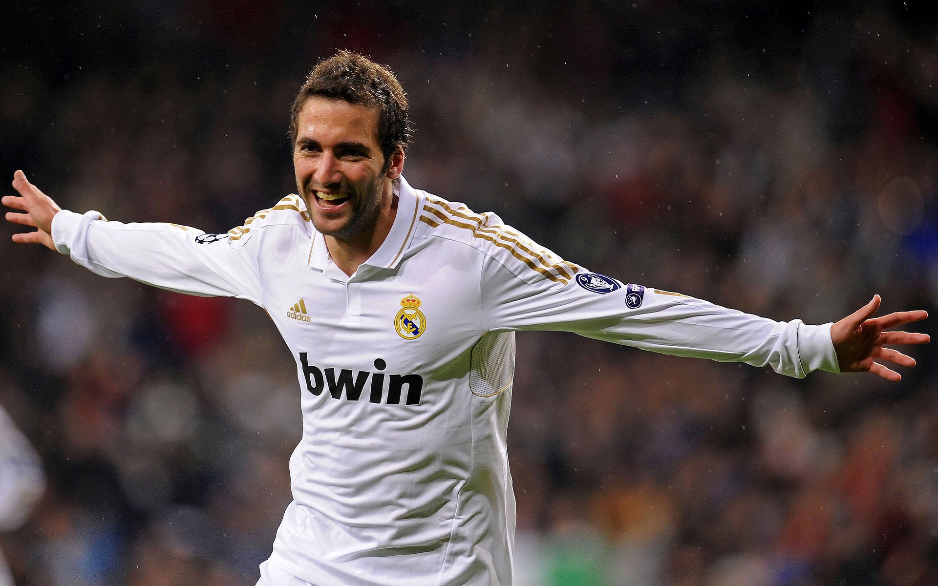 绿茵场上的坚韧与羽毛球场上的翱翔，德国队力克韩国队，安赛龙高光表现的双重启示